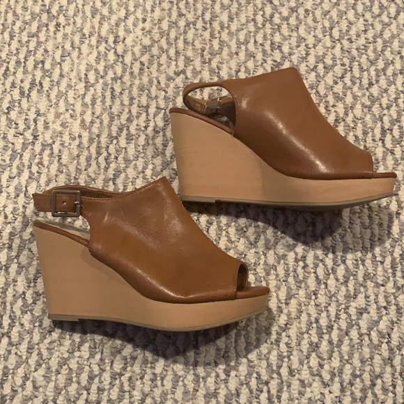 Like New Express Wedge Sandals - Picture 4 of 8